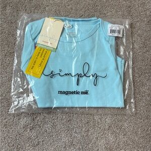 Magnetic Me Organic short sleeve Body Suit in Blue Water.
NWT. 9-12 months